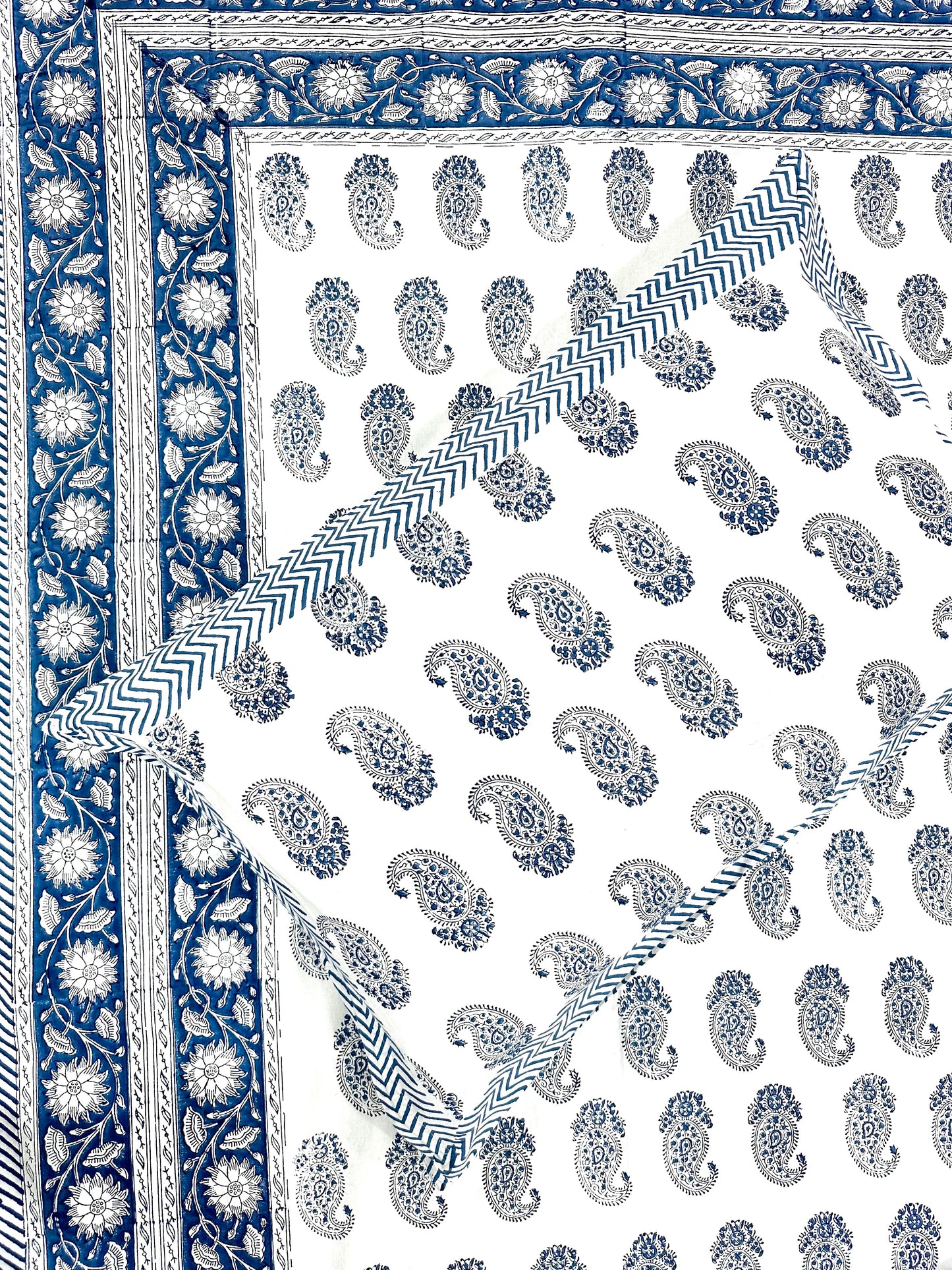 Aabhran Hand Block Print Cotton Bedsheet with Reversible Pillow Covers