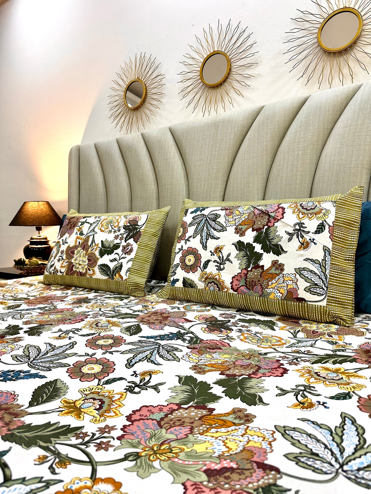 Niqaa Cotton Bedsheet with Pillow Covers