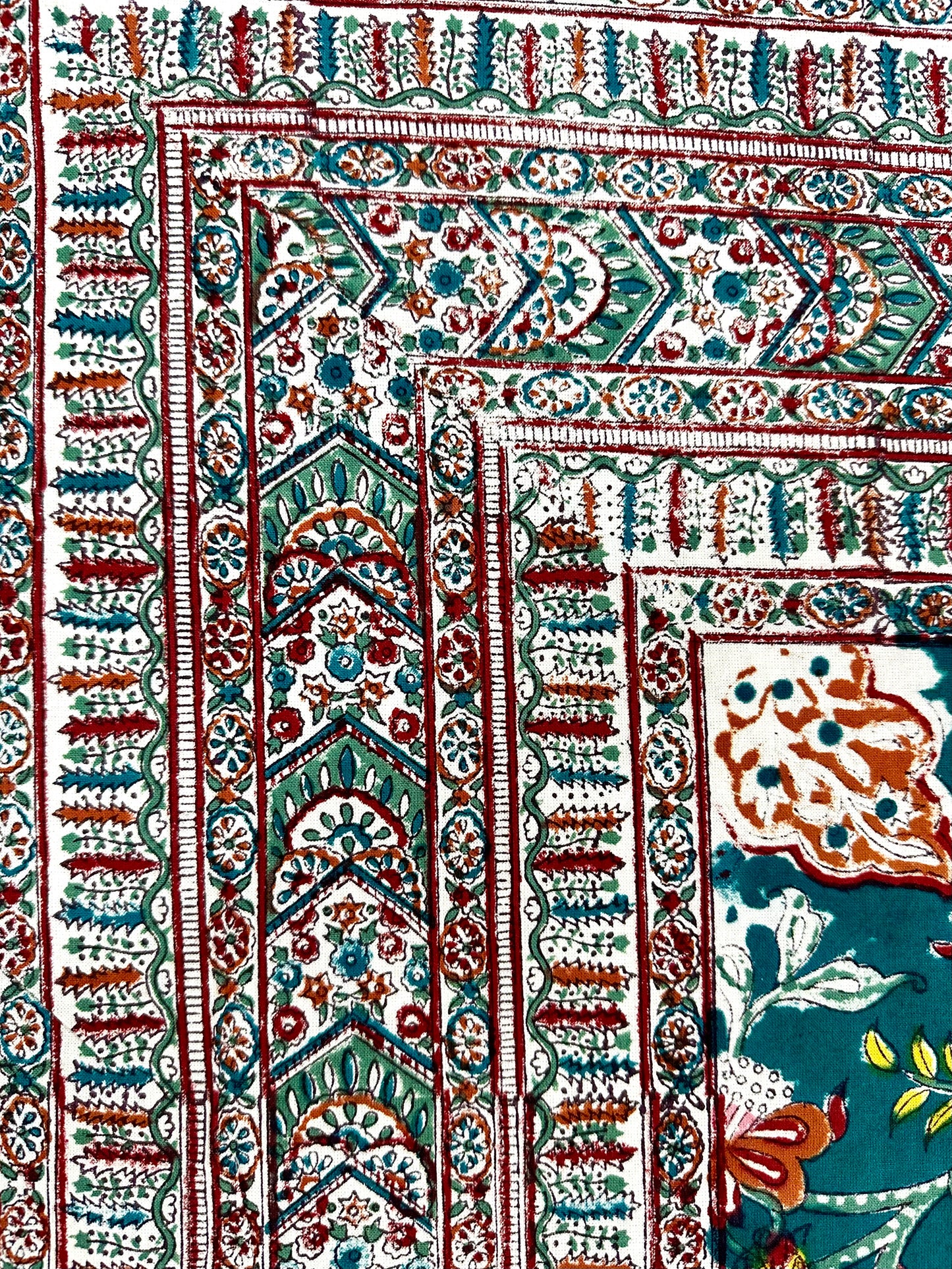 Tvarita Hand Block Print Cotton Bedsheet with Reversible Pillow Covers
