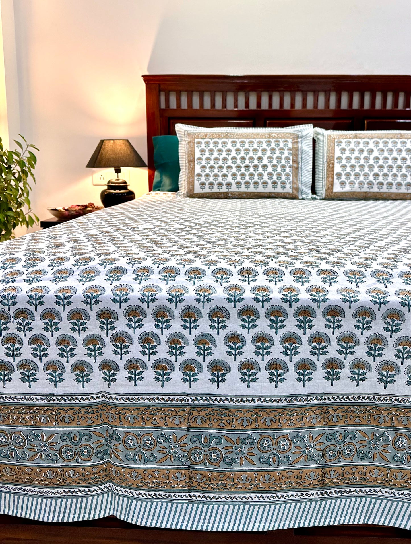 Anvii Hand Block Print Cotton Bedsheet with Reversible Pillow Covers
