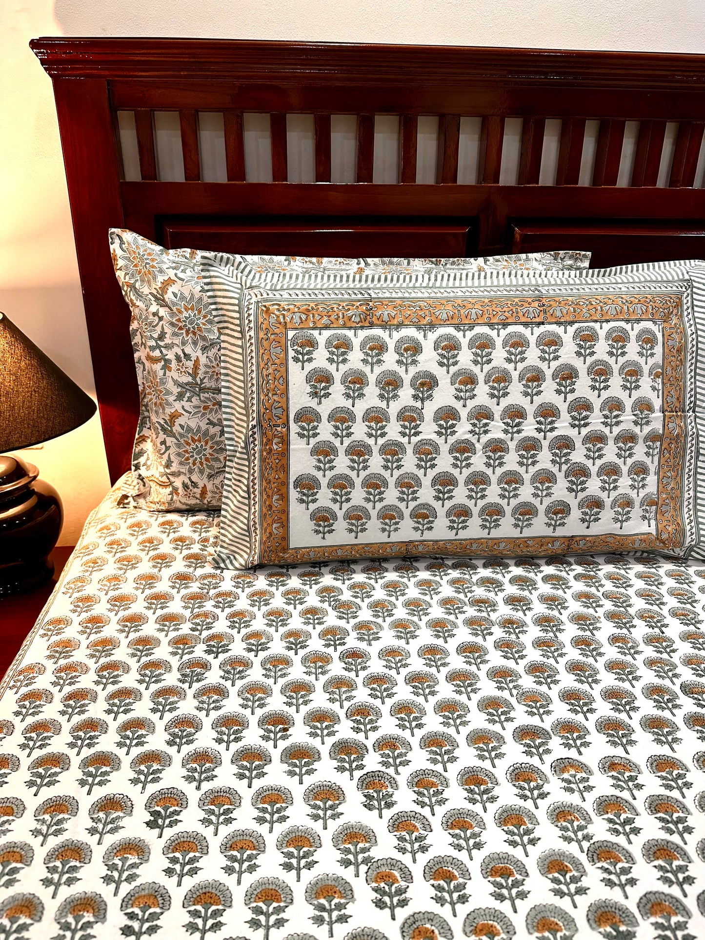 Anvii Hand Block Print Cotton Bedsheet with Reversible Pillow Covers