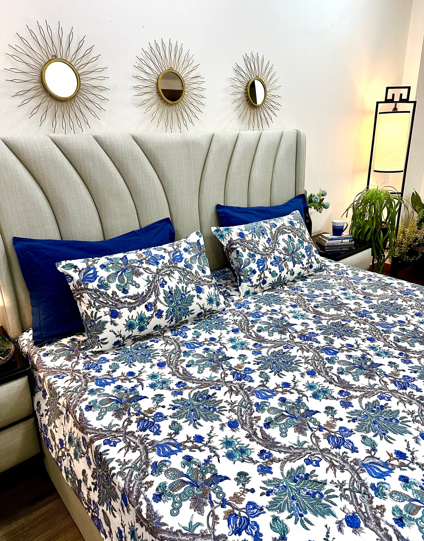 Salma Cotton Bedsheet with Pillow Covers