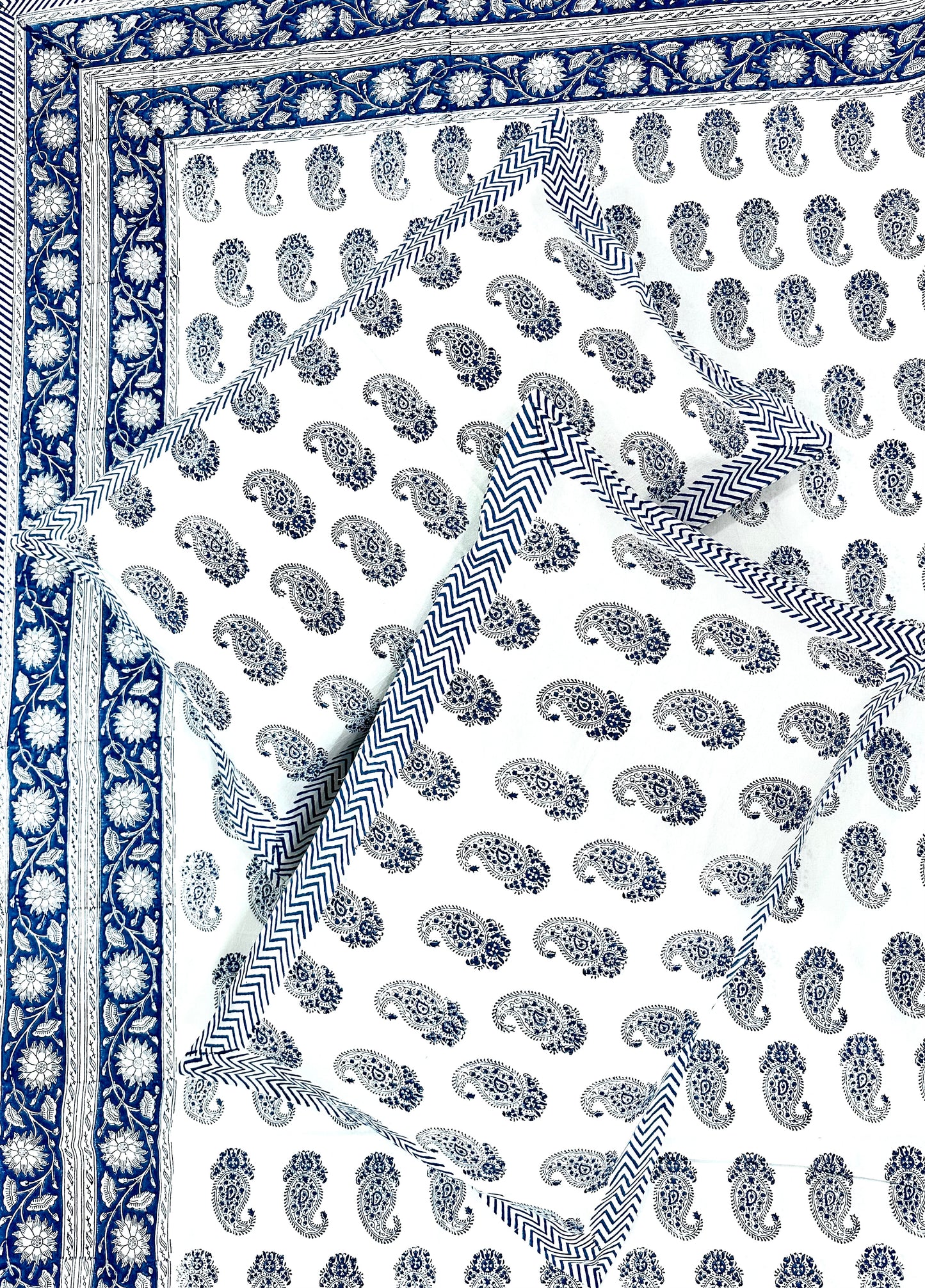 Aabhran Hand Block Print Cotton Bedsheet with Reversible Pillow Covers