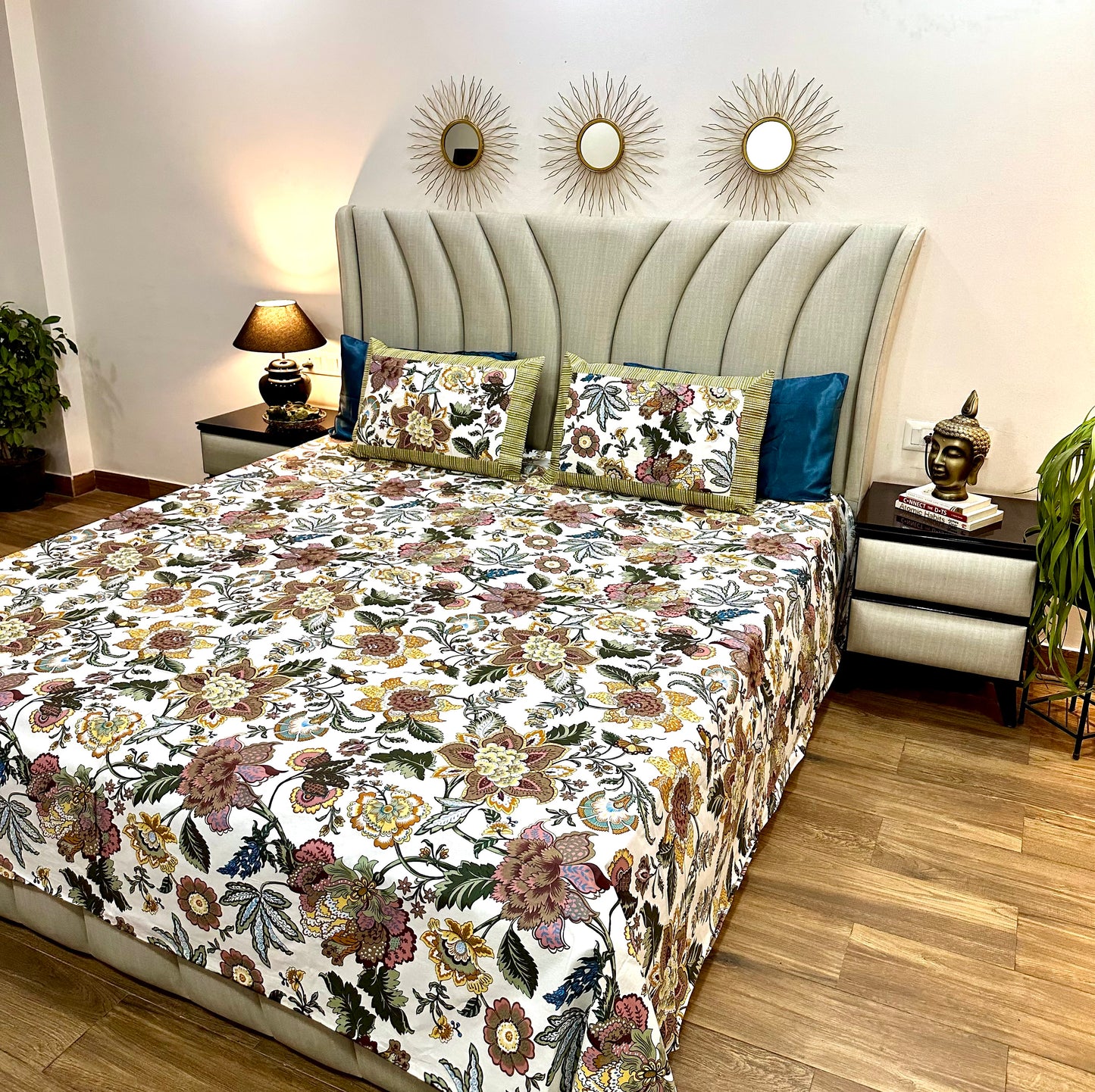 Niqaa Cotton Bedsheet with Pillow Covers